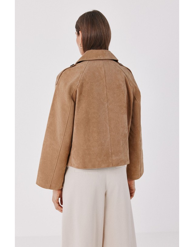 꼬르떼피엘 꼬르떼피엘 레더 더블 숏 트렌치 코트 7054708 BEIGE 베이지 착용컷