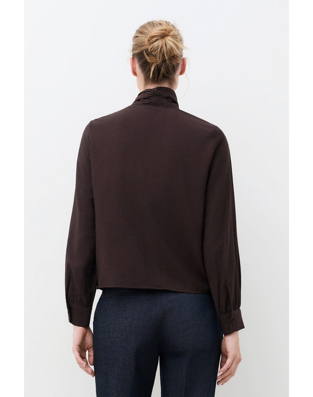 꼬르떼피엘 카롤 리본넥 긴소매 블라우스 4314248 MARRON OSCURO 초콜릿 착용컷