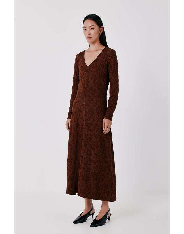 꼬르떼피엘 꼬르떼피엘 자카드 니트 V넥 롱 원피스 5204373 MARRON OSCURO 초콜릿 착용컷