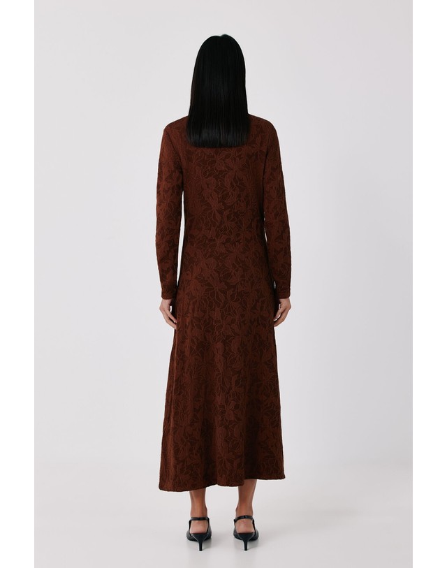 꼬르떼피엘 꼬르떼피엘 자카드 니트 V넥 롱 원피스 5204373 MARRON OSCURO 초콜릿 착용컷