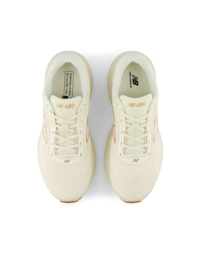 꼬르떼피엘 뉴발란스 680 v9 쿠셔닝 러닝화 6624704 BEIGE 아이보리 착용컷