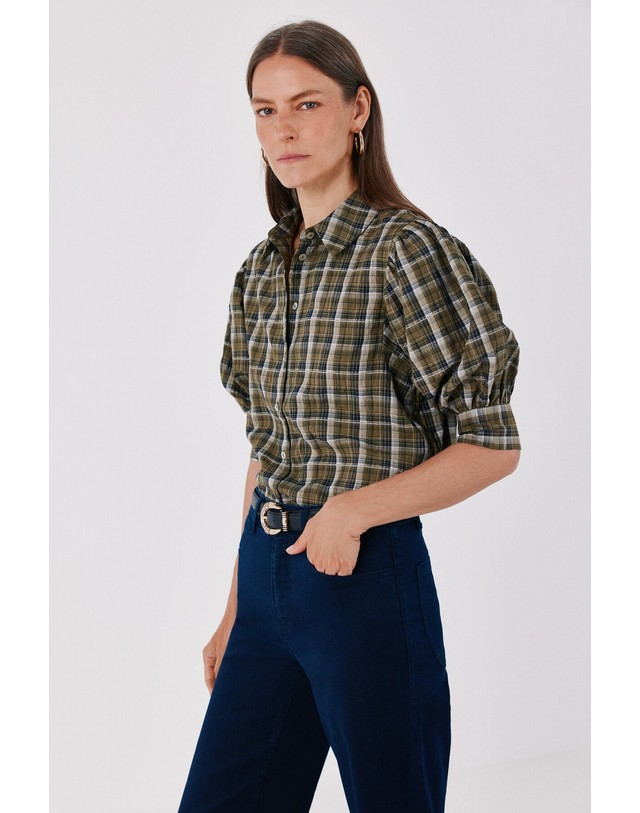 꼬르떼피엘 꼬르떼피엘 체크 퍼프 소매 버튼 셔츠 5704250 ESTAMPADO VERDE 카키 착용컷