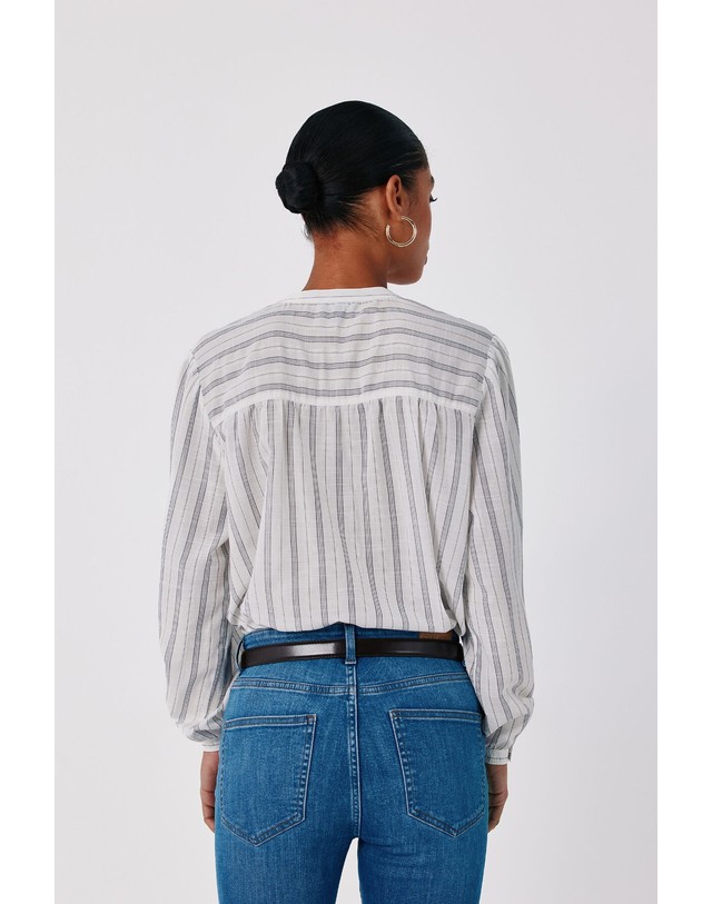 꼬르떼피엘 꼬르떼피엘 스트라이프 펀칭 자수 블라우스 5704241 BLANCO 화이트 착용컷