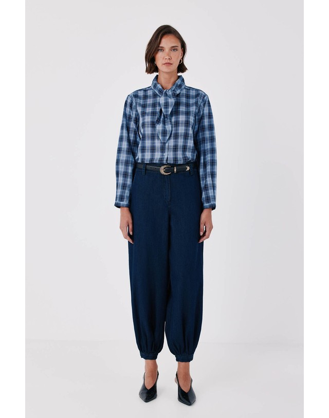 꼬르떼피엘 꼬르떼피엘 체크 리본넥 긴팔 블라우스 5704254 ESTAMPADO AZUL 블루 착용컷
