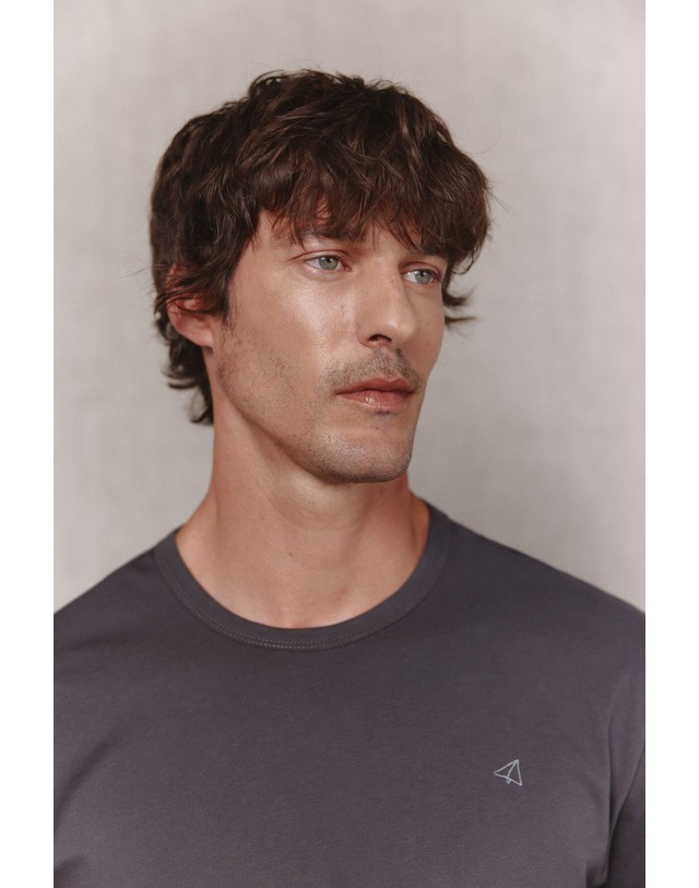 꼬르떼피엘 오오티오 슬림핏 라운드넥 반팔 티셔츠 1294007 GRIS OSCURO 그레이 착용컷