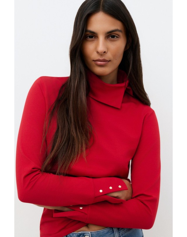 꼬르떼피엘 카롤 하이넥 버튼 커프스 긴팔 티셔츠 3764464 ROJO 레드 착용컷