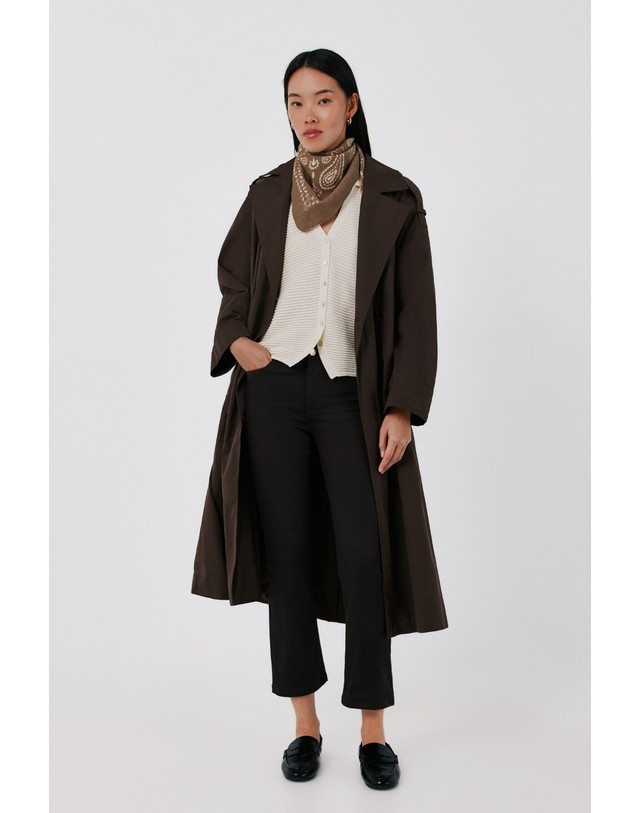 꼬르떼피엘 꼬르떼피엘 부츠컷 크롭 데님 팬츠 8824021 MARRON OSCURO 블랙 착용컷