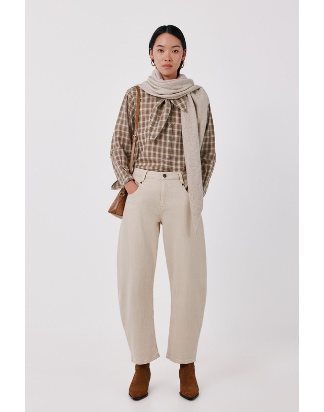 꼬르떼피엘 꼬르떼피엘 루렉스 니트 숄 머플러 6934468 BEIGE 베이지 착용컷