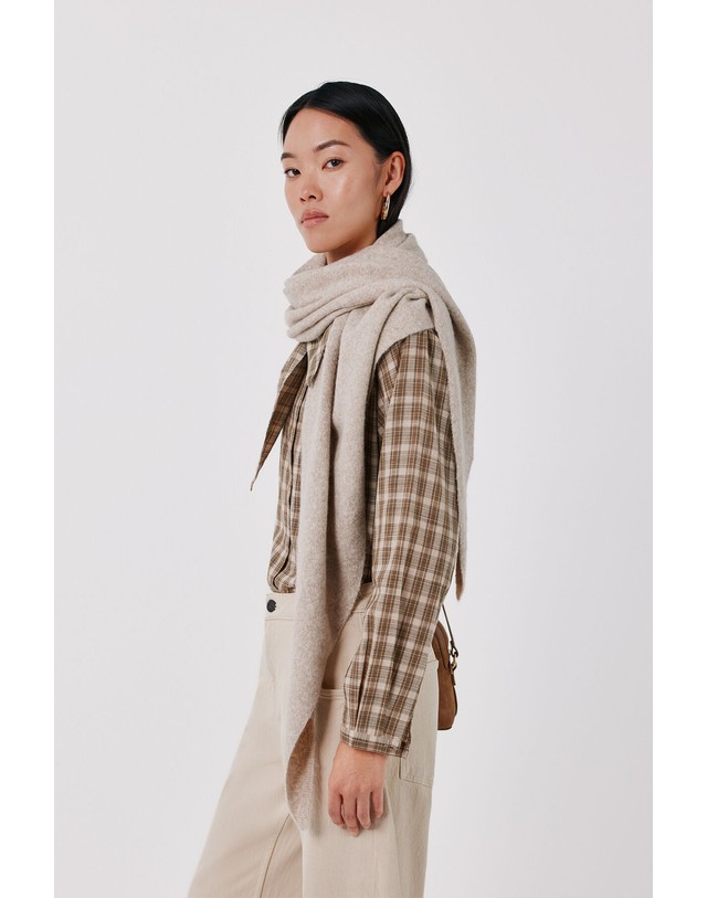 꼬르떼피엘 꼬르떼피엘 루렉스 니트 숄 머플러 6934468 BEIGE 베이지 착용컷