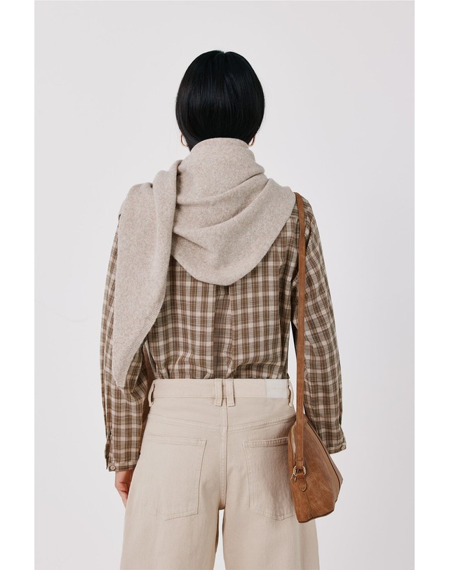 꼬르떼피엘 꼬르떼피엘 루렉스 니트 숄 머플러 6934468 BEIGE 베이지 착용컷