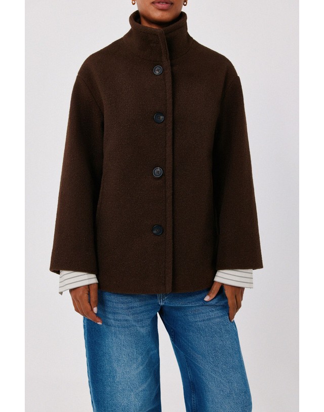 꼬르떼피엘 꼬르떼피엘 하이넥 숏 코트 6504253 MARRON OSCURO 초콜릿 착용컷