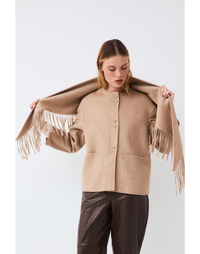 꼬르떼피엘 페드로 델 이에로 탈착식 프린지 스카프 숏 코트 7524218 BEIGE 베이지 착용컷