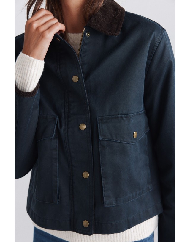 꼬르떼피엘 스프링필드 왁스 코듀로이 카라 크롭 자켓 8274206 AZUL 네이비 착용컷
