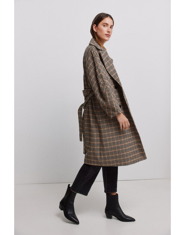 꼬르떼피엘 빌라 체크 벨트 더블 롱 코트 5244346 BEIGE 멀티컬러 착용컷