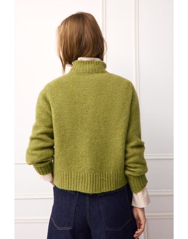 꼬르떼피엘 티에프피 크롭 하이넥 케이블 니트 스웨터 0834439 VERDE 카키 착용컷
