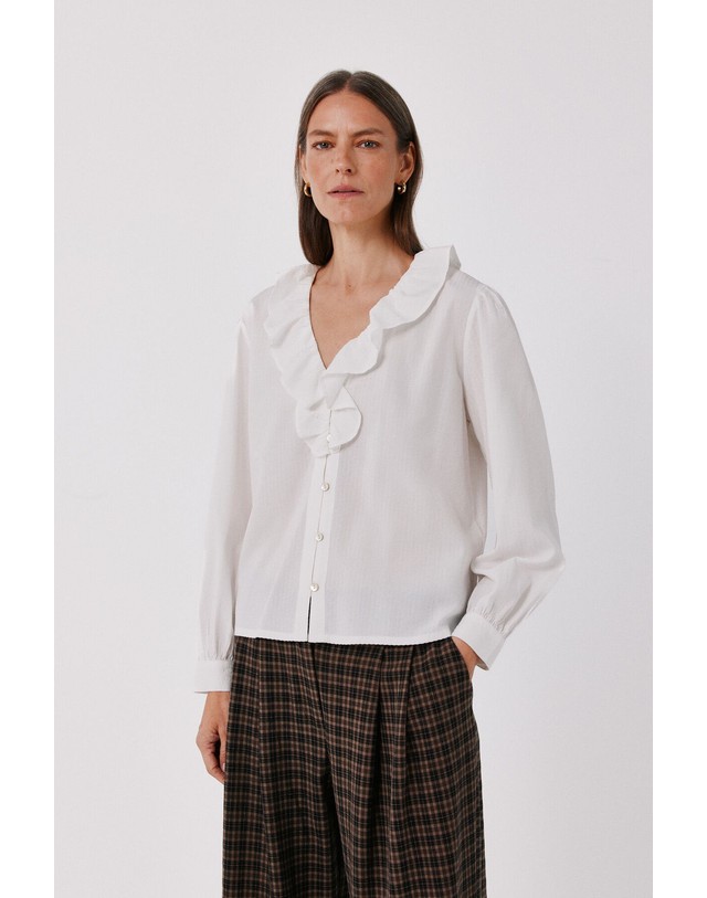 꼬르떼피엘 꼬르떼피엘 러플 칼라 긴팔 블라우스 5704251 BLANCO 화이트 착용컷