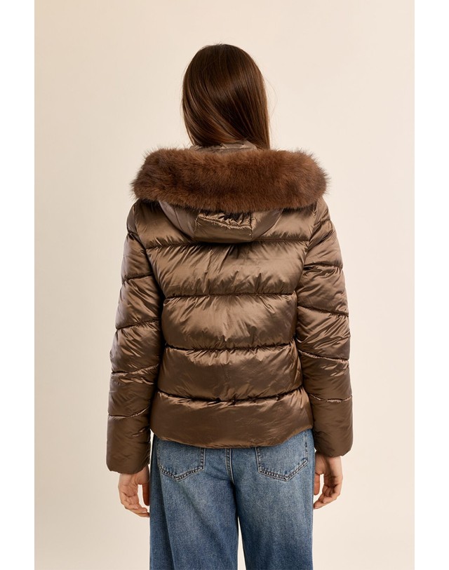 꼬르떼피엘 몰리브라켄 글로시 후드 숏 패딩 자켓 6434442 MARRON OSCURO 초콜릿 착용컷