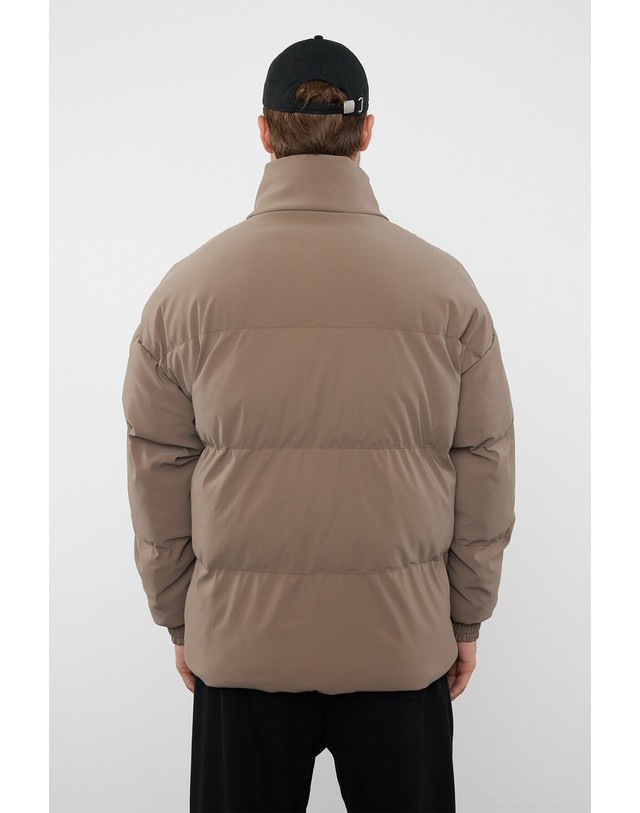 꼬르떼피엘 트렌디올 오버사이즈 하이넥 패딩 자켓 7150741 MARRON 카멜 착용컷