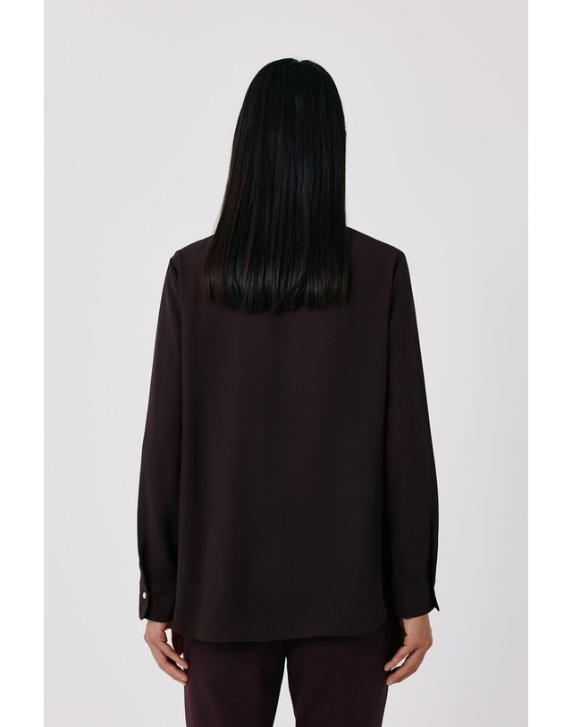 꼬르떼피엘 꼬르떼피엘 크레이프 플루이드 블라우스 5704248 MARRON OSCURO 초콜릿 착용컷
