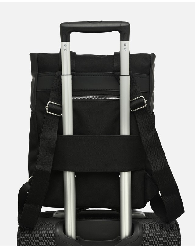 미사코 미사코 13인치 노트북 수납 스트랩 백팩 Capar-5300266002011 BLACK 블랙 착용컷