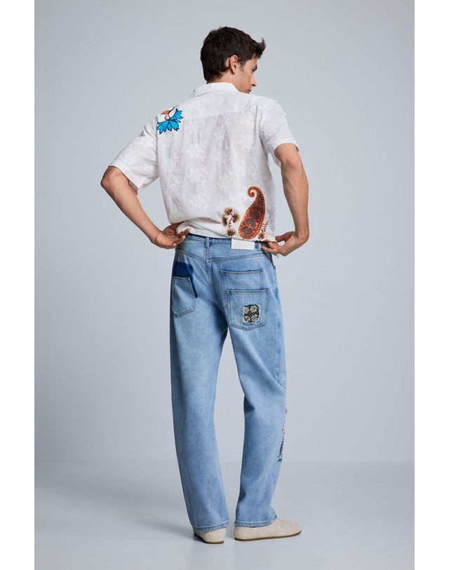 데시구알 데시구알 스트레이트핏 패치 프린트 청바지 26WMDDX05007 LIGHT BLUE 블루 착용컷
