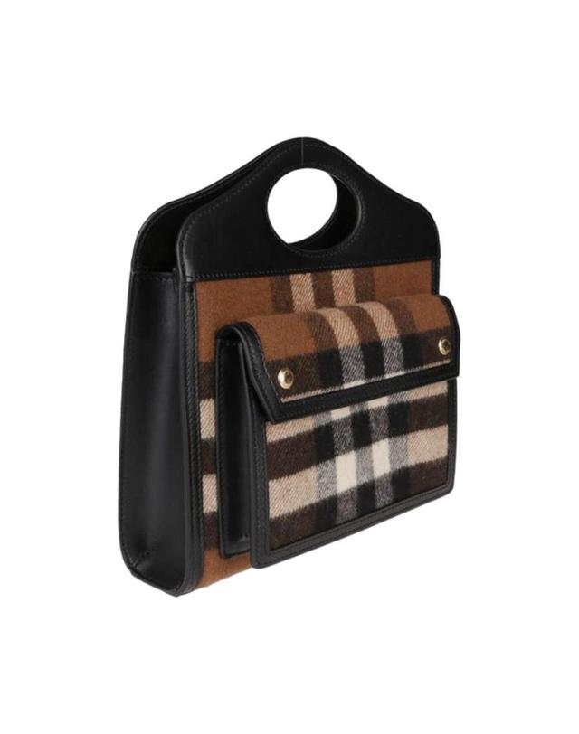 버버리 [해외직구] 버버리 미니 니트 체크 앤 레더 포켓백 블랙 8047010 8047010 착용컷