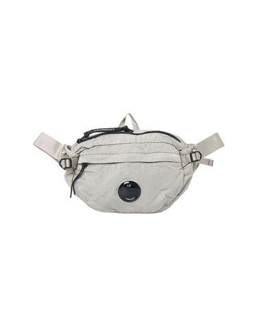 [해외직구] C P  컴퍼니 크로스 슬링백 도브 그레이   26SS 20CMAC734A005269G904