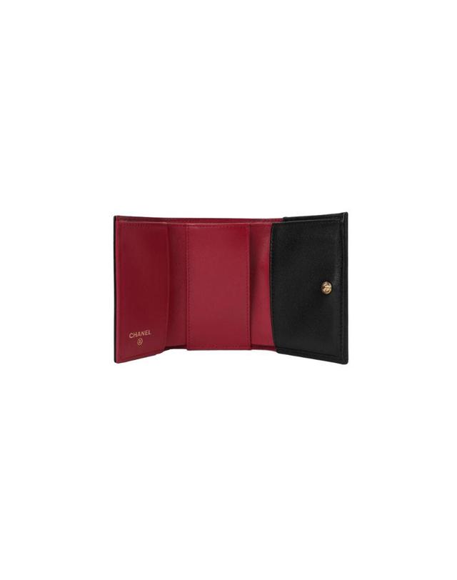 샤넬 [해외직구] 샤넬 19 스몰 플랩 지갑 램스킨 골드 메탈 블랙 AP1789-B04852-94305 착용컷
