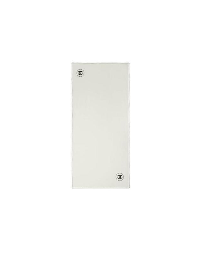 샤넬 [해외직구] 샤넬 스카프 캐시미어 실크 아이보리 블랙 A52032-X01249-C2666 착용컷