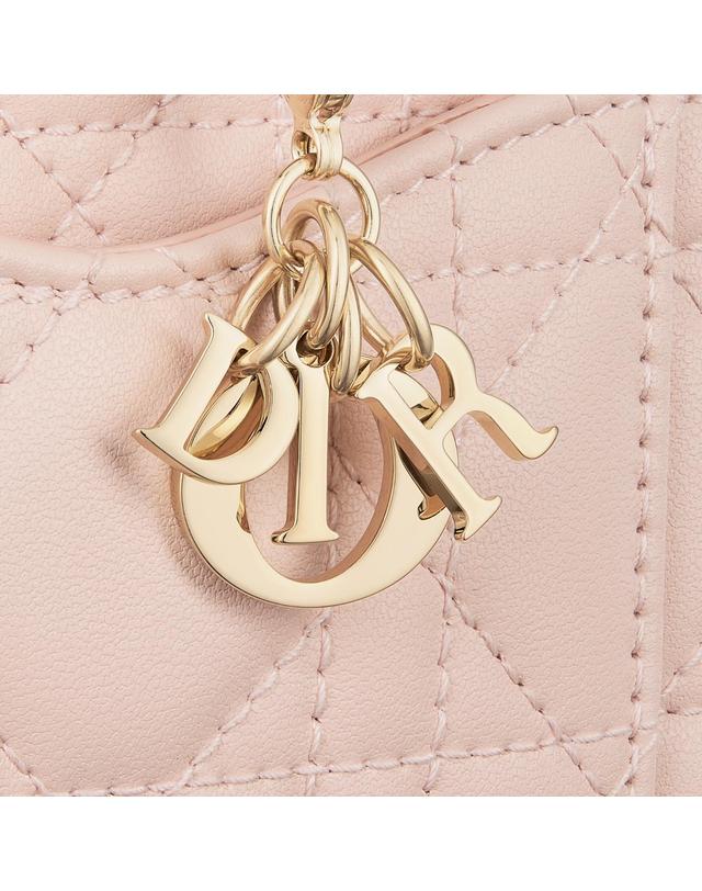 디올 [해외직구] 디올 Lady Dior Cosmos 지퍼 카드 지갑S0965ONMJ_M413 착용컷