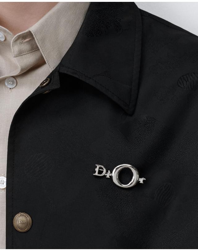 디올 [해외직구] 디올 DiOr 브로치V2127HOMMT_D000 착용컷