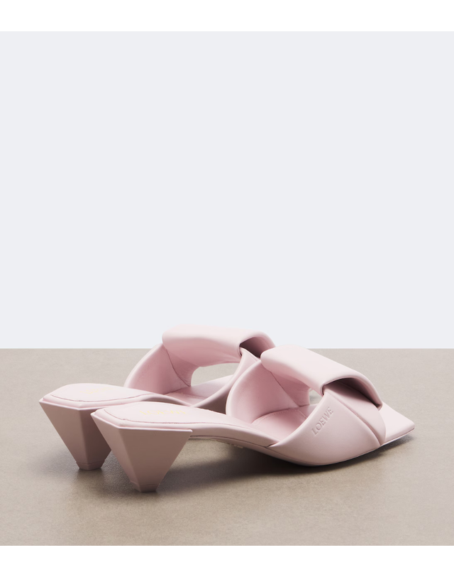 로에베 [해외직구] 로에베 Origami 레더 뮬 P01206898 착용컷
