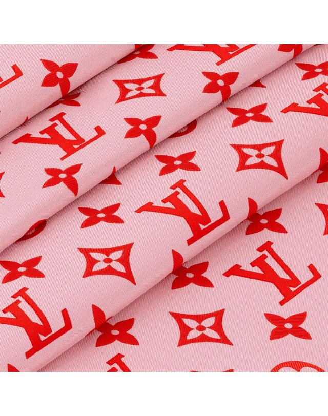 루이비통 [해외직구] 루이비통 Monogram Infinity Square 90 LVU929F9PINZZZZZ00 착용컷