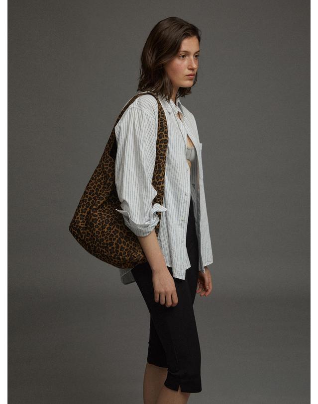 프리베일 PVIL Leopard Bag 착용컷