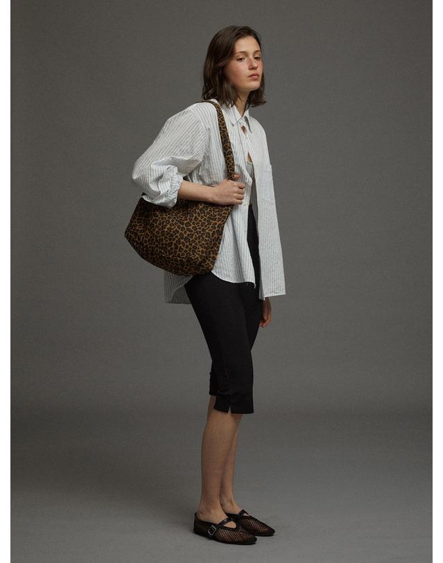 프리베일 PVIL Leopard Bag 착용컷
