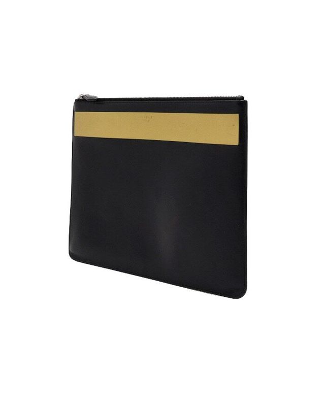지방시 [중고명품] [중고명품] 지방시 블랙 레더 금장 프린팅 로고 클러치백 가로 29.5CM 세로 22.5CM 152929643 착용컷