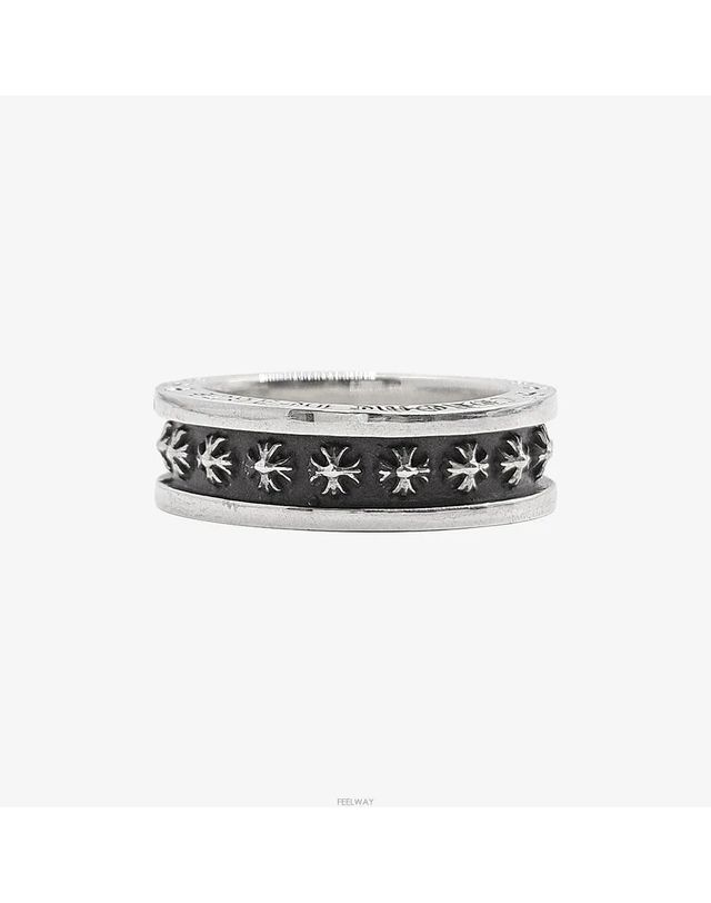 크롬 하츠 [중고명품] 크롬하츠 중고 미니플러스 링 19호 LFL0YC19 161554421 착용컷