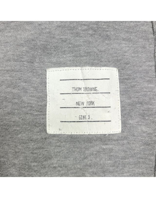 톰브라운 [중고명품] [중고명품] 톰브라운 4바 디스트로이드 빈티지 맨투맨 119199858 착용컷