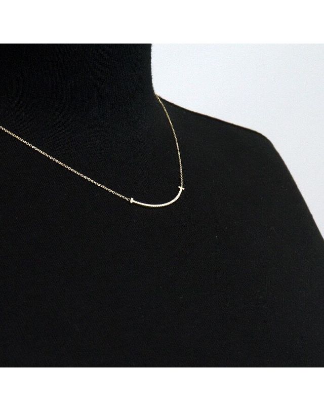 티파니 앤코 [중고명품] [중고명품] 티파니앤코 18K 옐로우 골드 0.1캐럿 파베 다이아 스몰 T스마일 여성 펜던트 목걸이 사이즈 40.6cm 161100881 착용컷