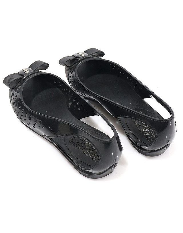 페라가모 [중고명품] [중고명품] 페라가모 블랙 PVC 바라 보우 젤리 플랫슈즈 사이즈 230mm 155222753 착용컷