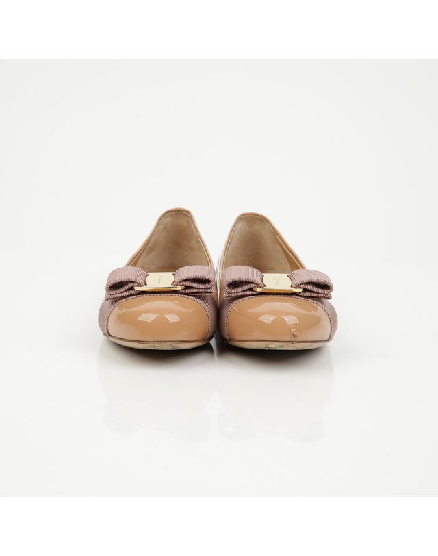 페라가모 [중고명품] [중고명품] 페라가모 바라 리본 발레리나 플랫슈즈 핑크 베이지 159760262 착용컷