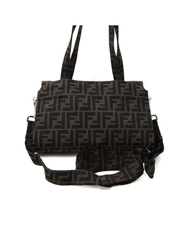 펜디 [중고명품] [중고명품] 펜디 FF 바게트 폴더블 패브릭 숄더백 152316139 착용컷