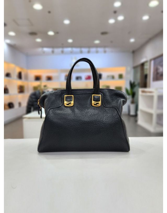 펜디 [중고명품] [중고명품] 펜디 카멜레온 라지 블랙 숄더백 155291350 착용컷
