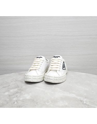 [중고명품] 프라다 삼각로고 화이트 스니커즈 사이즈 34.5 156809382