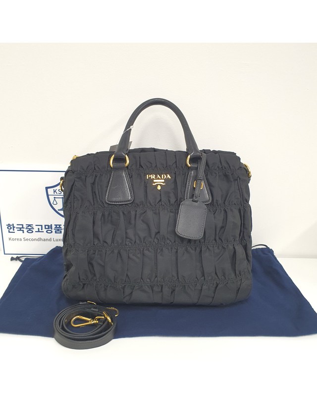 프라다 [중고명품] [중고명품] 프라다 중고 나일론 고프레 숄더백 B1336M 160966931 착용컷