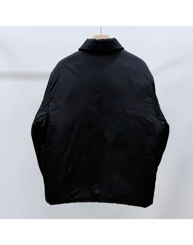 프라다 [중고명품] [중고명품] 프라다 [S+급/2XL] 삼각로고 리나일론 패딩 자켓 블랙 161771284 착용컷