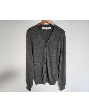 [중고명품] 꼼데가르송 차콜 블랙 팔 와펜 가디건 사이즈 L 60755097