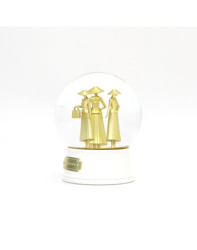 디올 [중고명품] [중고명품] 디올 크리스마스 기프트 LED 워터볼 가로 10CM 152318755 착용컷