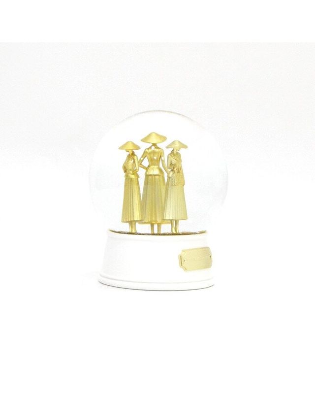디올 [중고명품] [중고명품] 디올 크리스마스 기프트 LED 워터볼 가로 10CM 152318755 착용컷