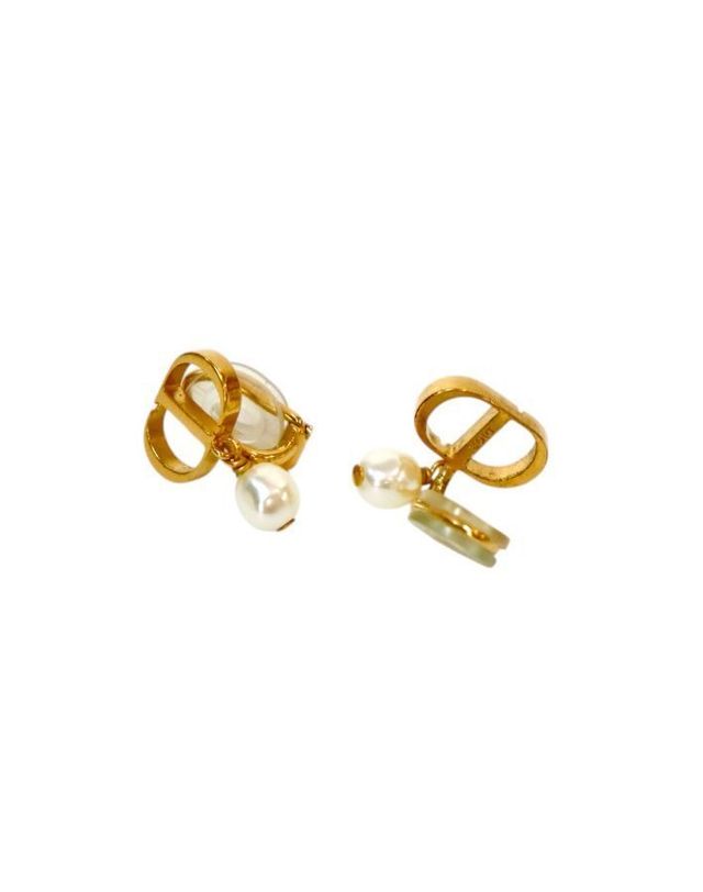 디올 [중고명품] [중고명품] 디올 진주 쁘띠 CD 귀찌 1.4cm x 1.9cm 155893723 착용컷